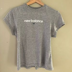 active new balance baby tee fits a small or medium. very comfortable and cute